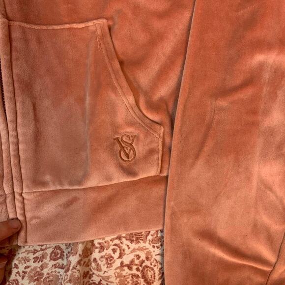 Victoria’s Secret On Point Peachy Pink Velour Zip Up Hoodie Size Medium - Picture 2 of 6